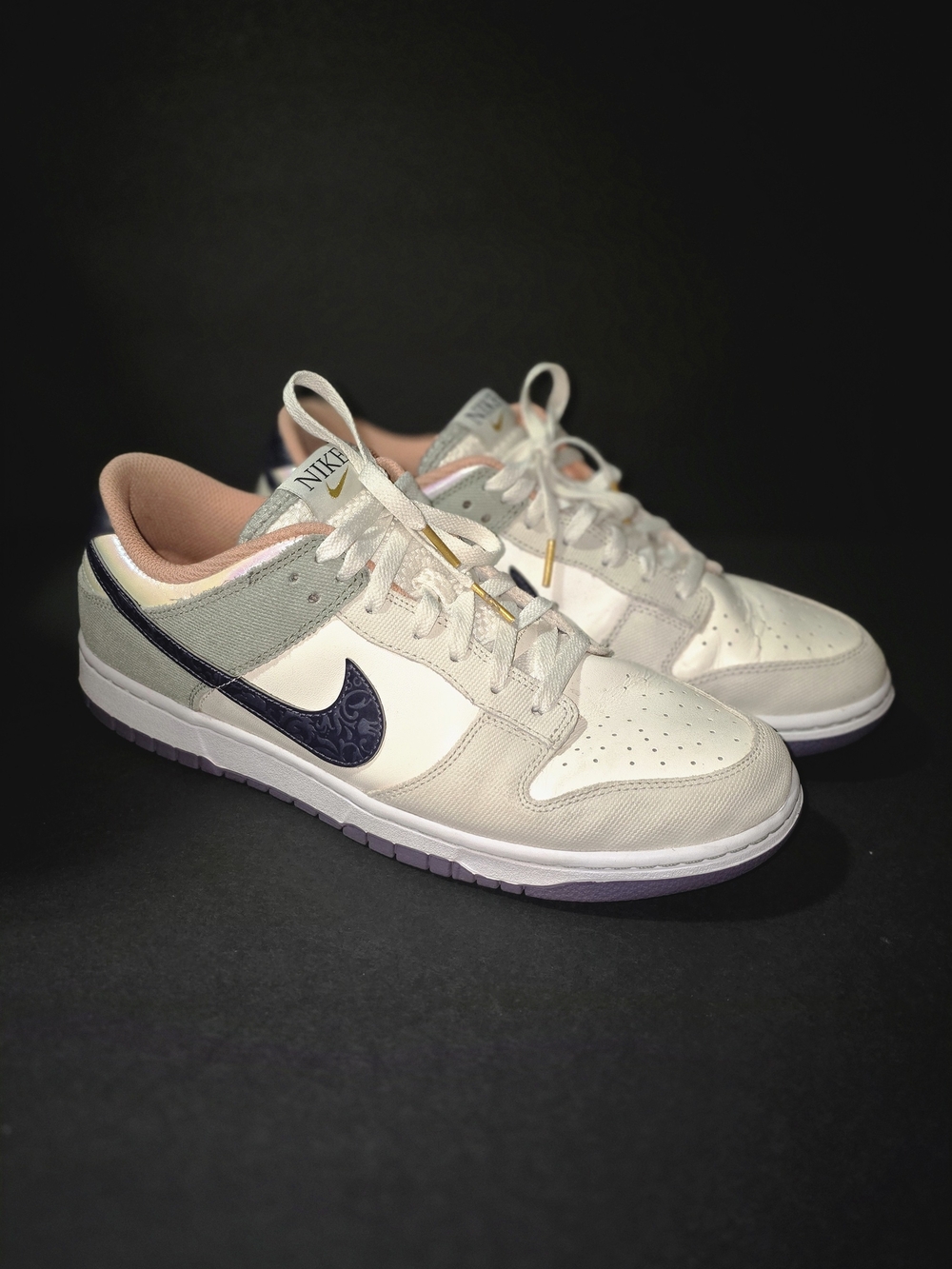 Nike Low-Top Sneakers in White, Light Gray, Navy & Peach